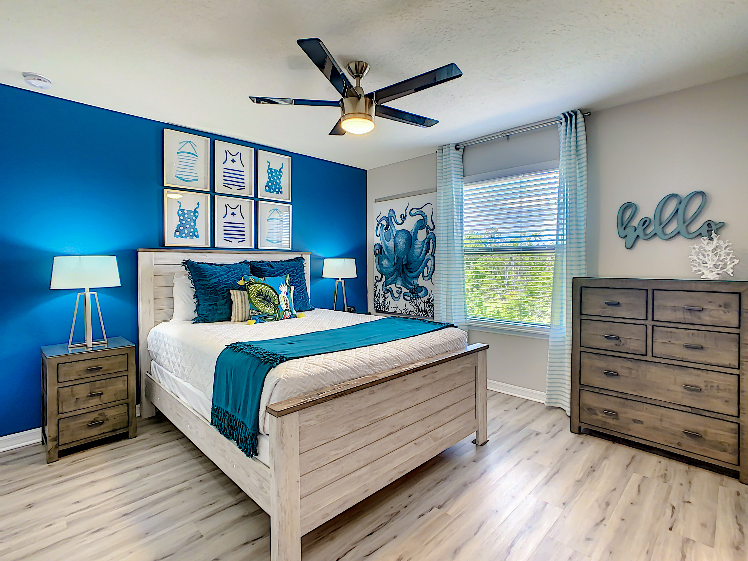 Bedroom 5 - 2nd Floor - Queen