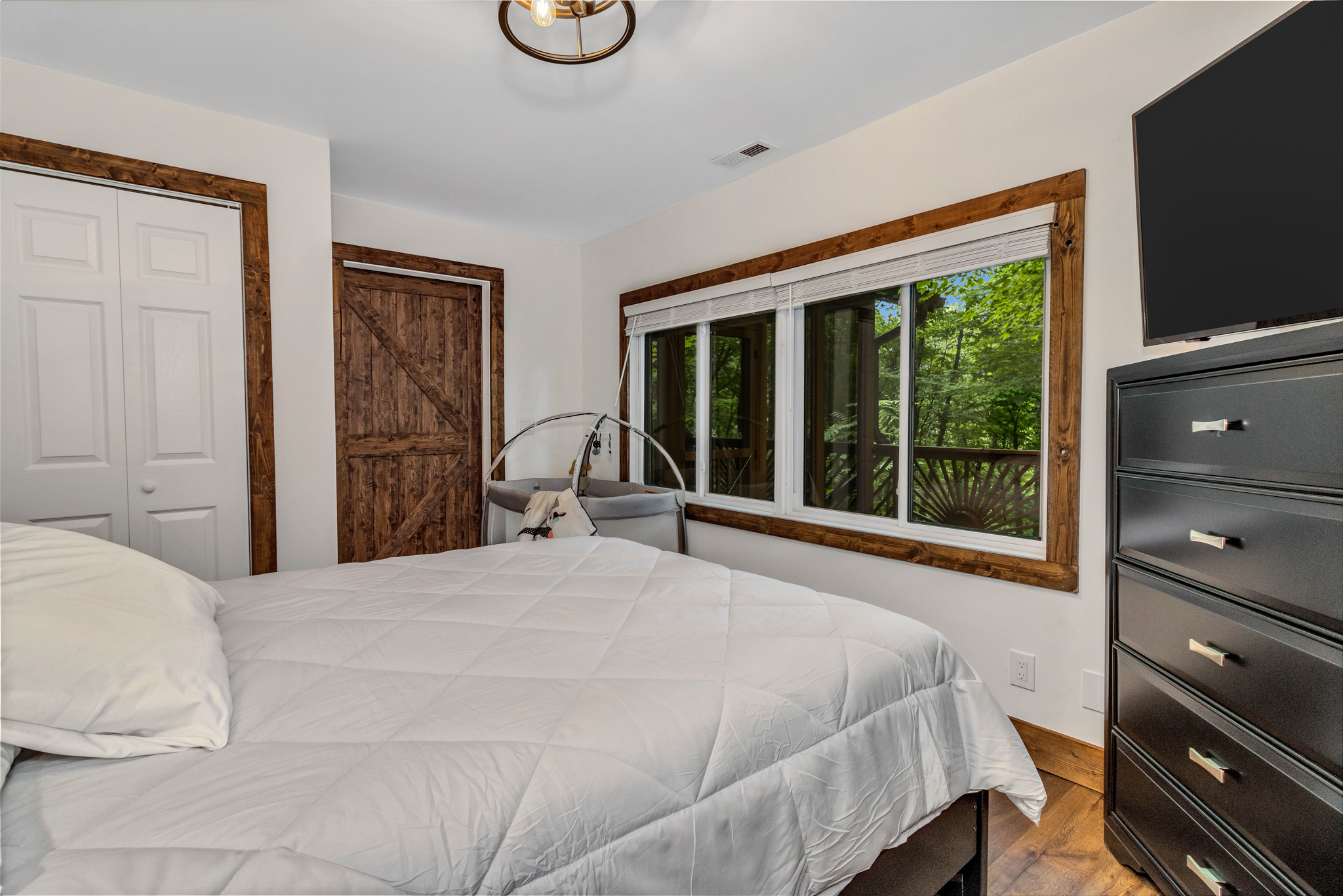Second Bedroom - Queen