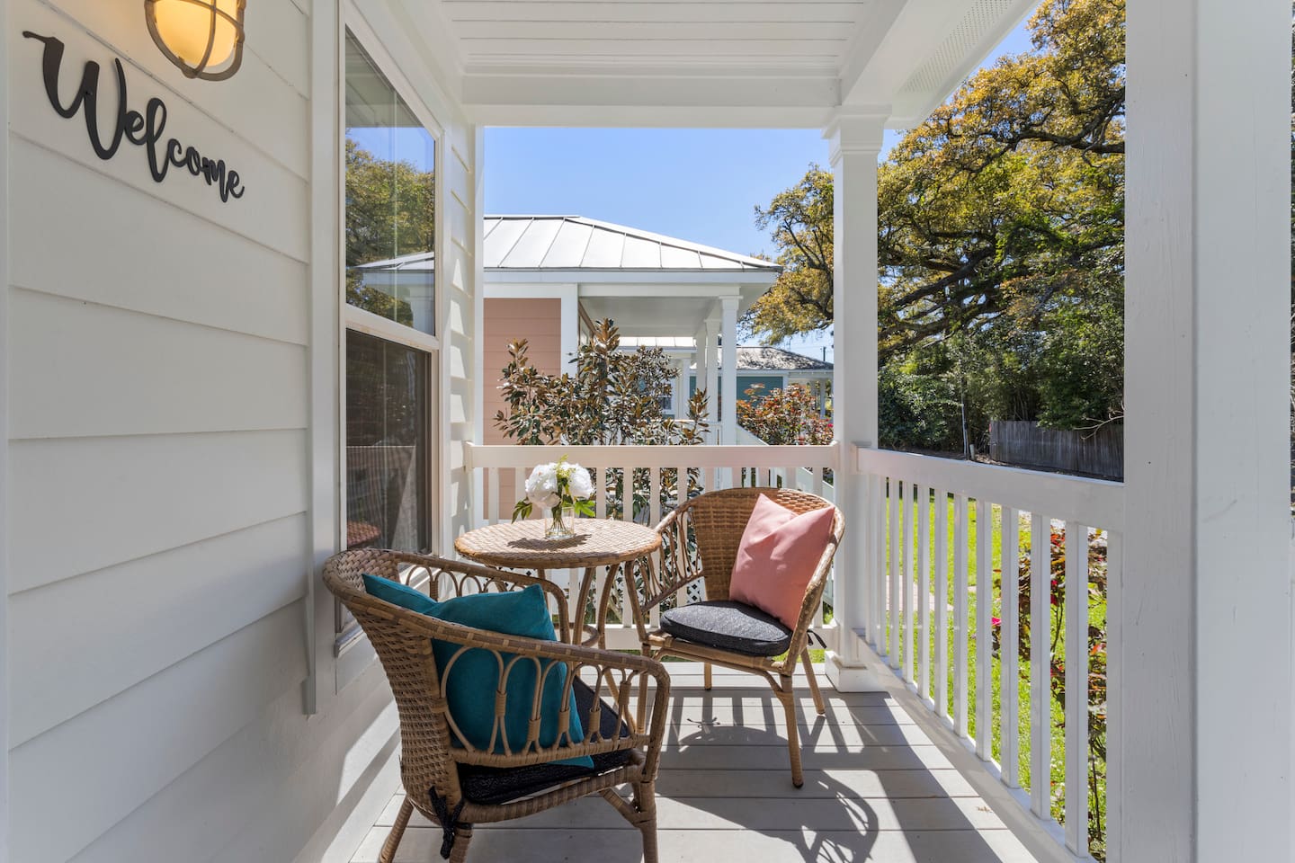 Front porch with comfortable seating 