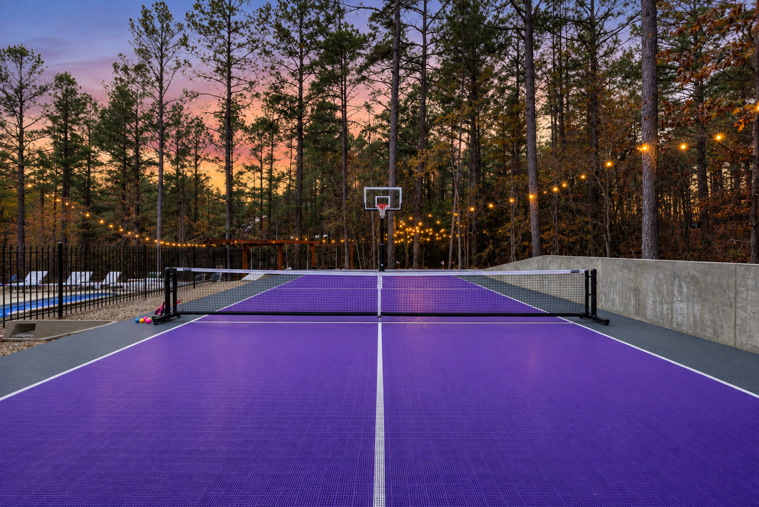 Whether you’re serving up a pickleball match or shooting hoops at sunset, this dual court is your go-to vibe for friendly competition and golden hour hangs. 🌅✨
