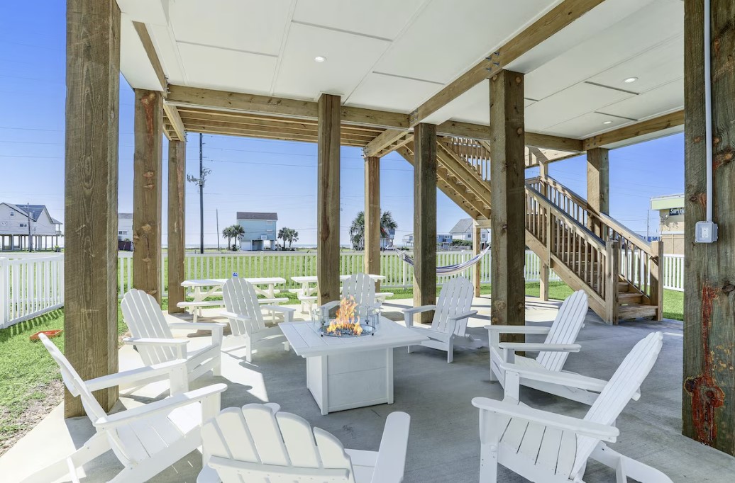 58f3eac134b24422a18fe76403cbee1e | Beachhouse | Texas | TX | Vacation Homes | Galveston | Crystal Beach | Kokomo | Breezy Days | Beachfront Elegance | Sunrise Serenity | Southern Sands Property Management, LLC