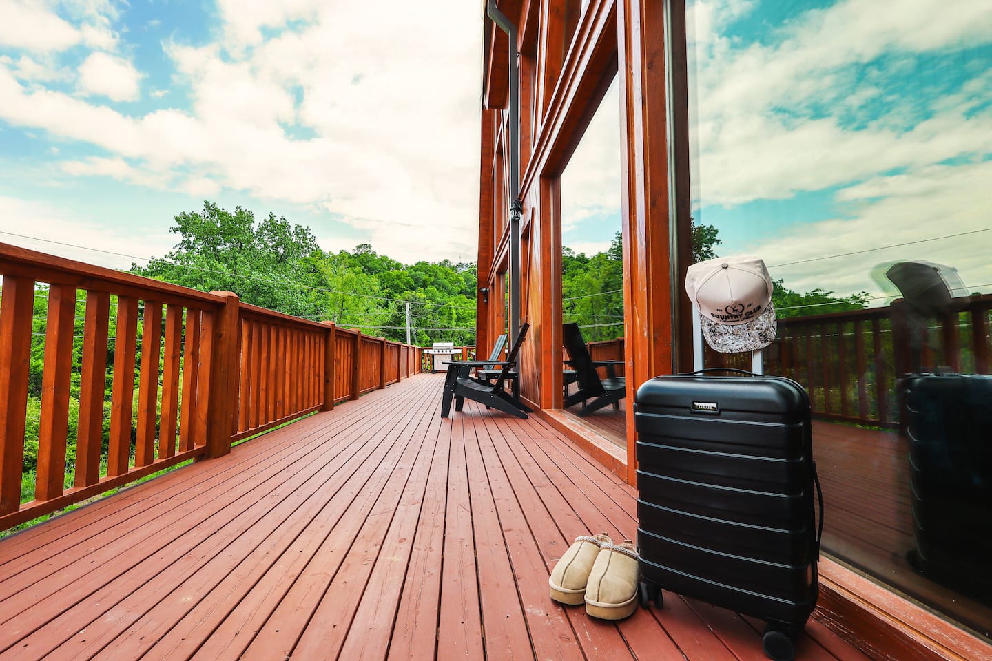 Escape the city. Cozy up in this starlit cabin with panoramic views.