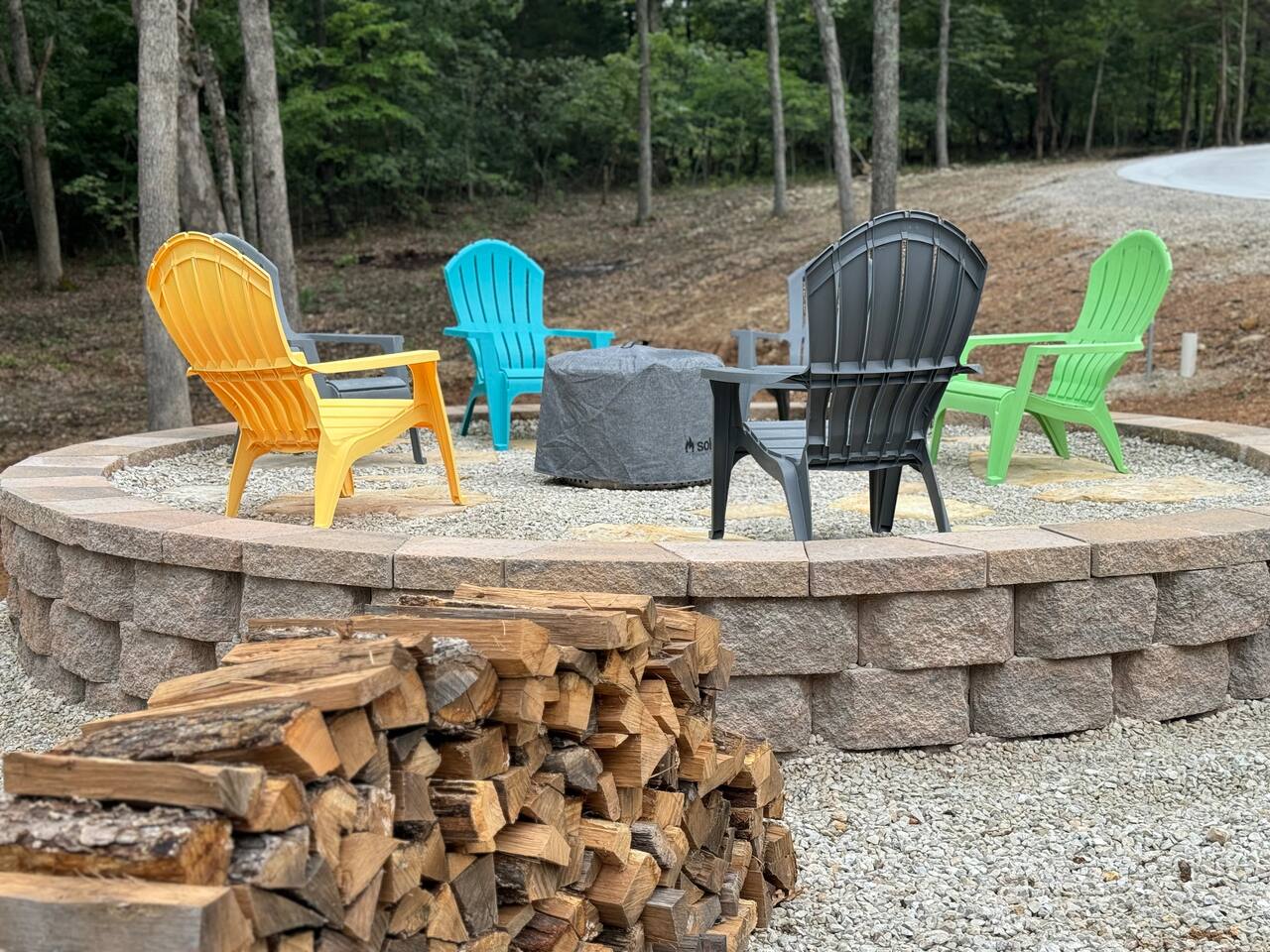 Spend great evenings around the smokeless fire pit. 