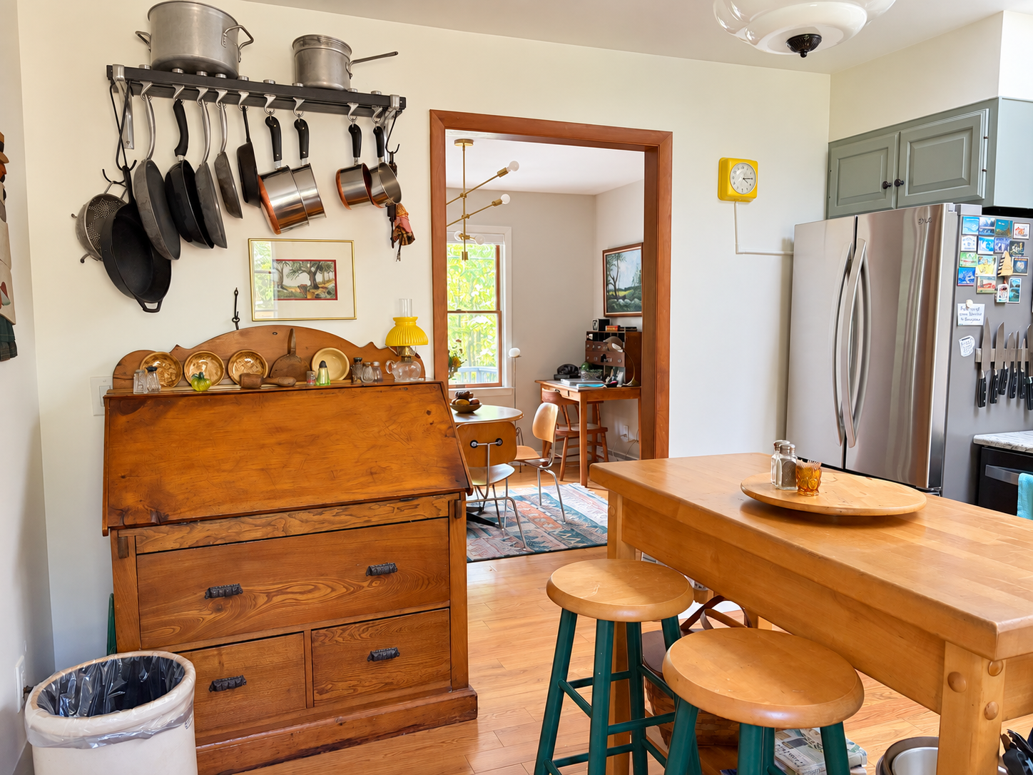 Kitchen island seating.