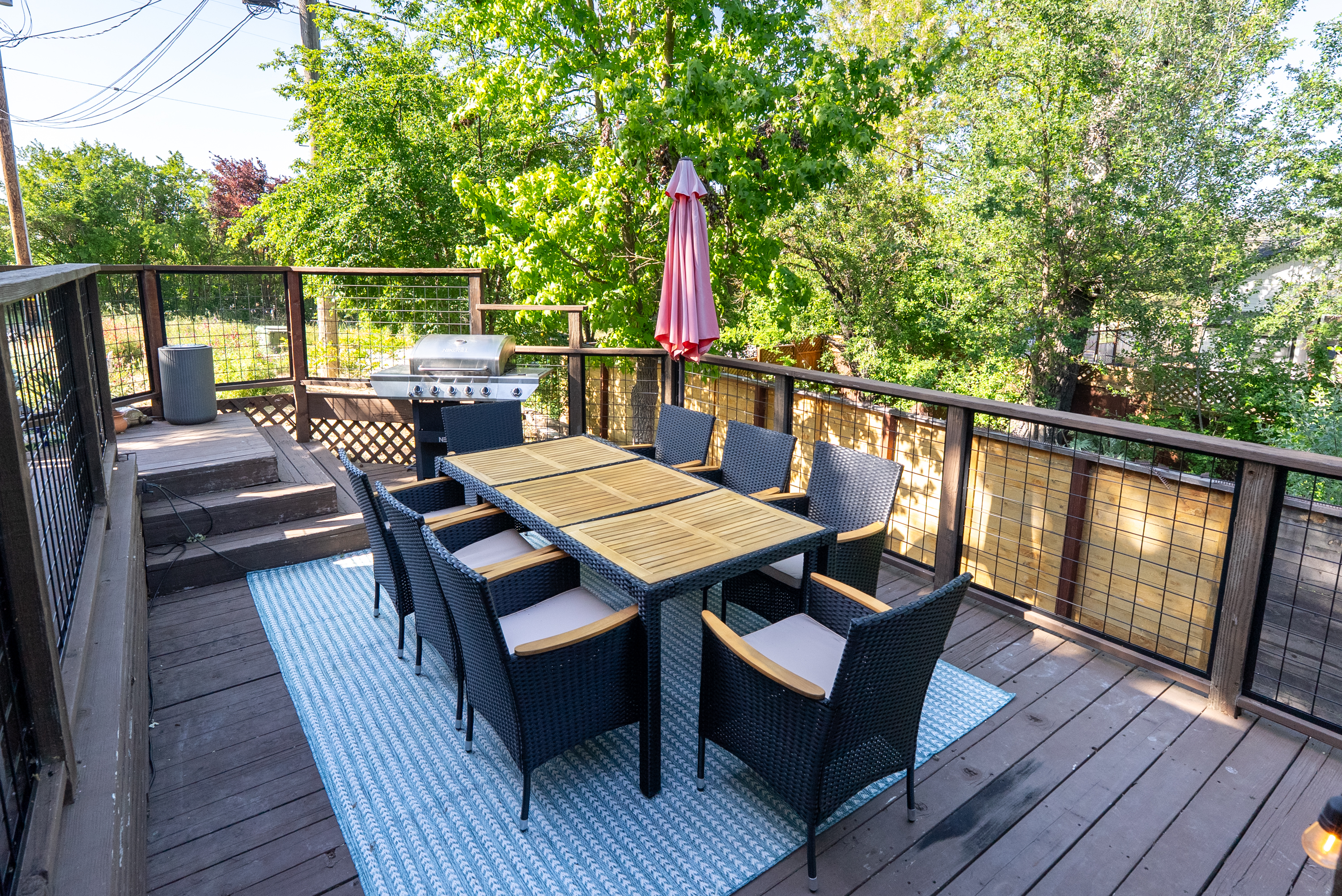 Al fresco dining reaches a new level of comfort in this lush, private setting.