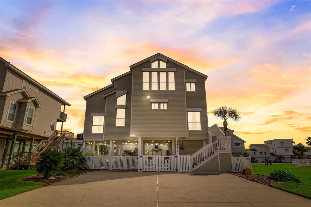 59301912720c4987ae309bf7bd450084 | Beachhouse | Texas | TX | Vacation Homes | Galveston | Crystal Beach | Kokomo | Breezy Days | Beachfront Elegance | Sunrise Serenity | Southern Sands Property Management, LLC