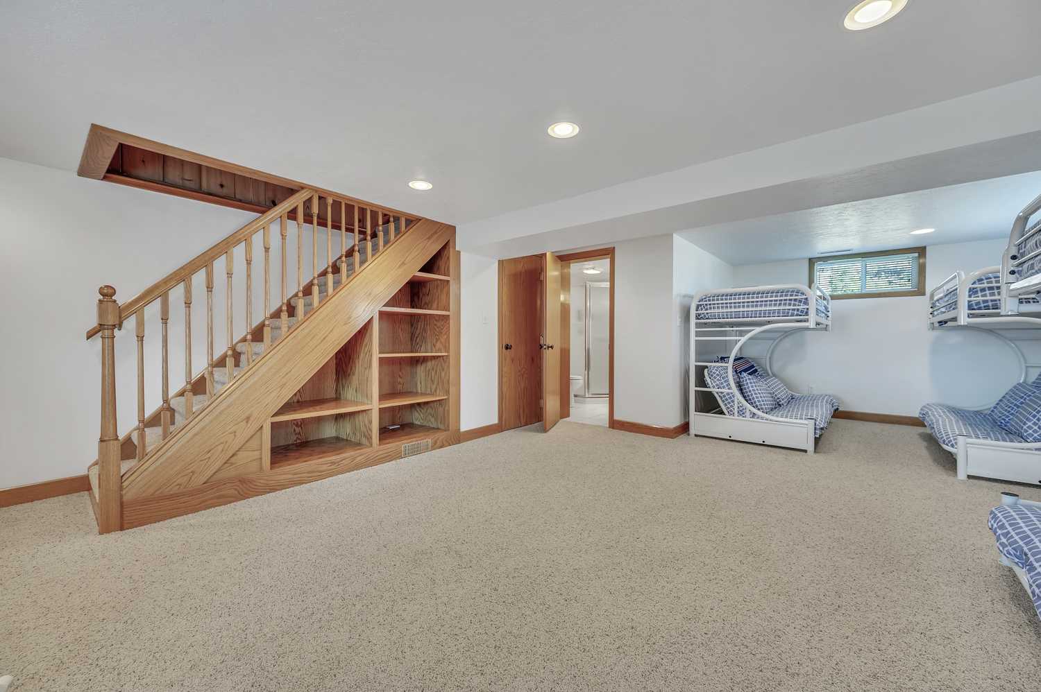 Lower level space - sleeps 6