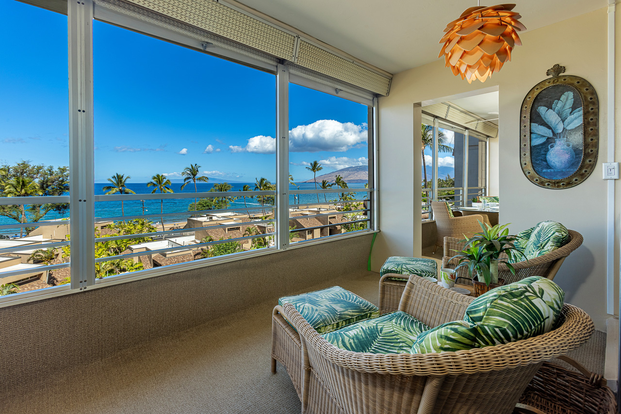 Private 2nd Lanai with Lounge Seating