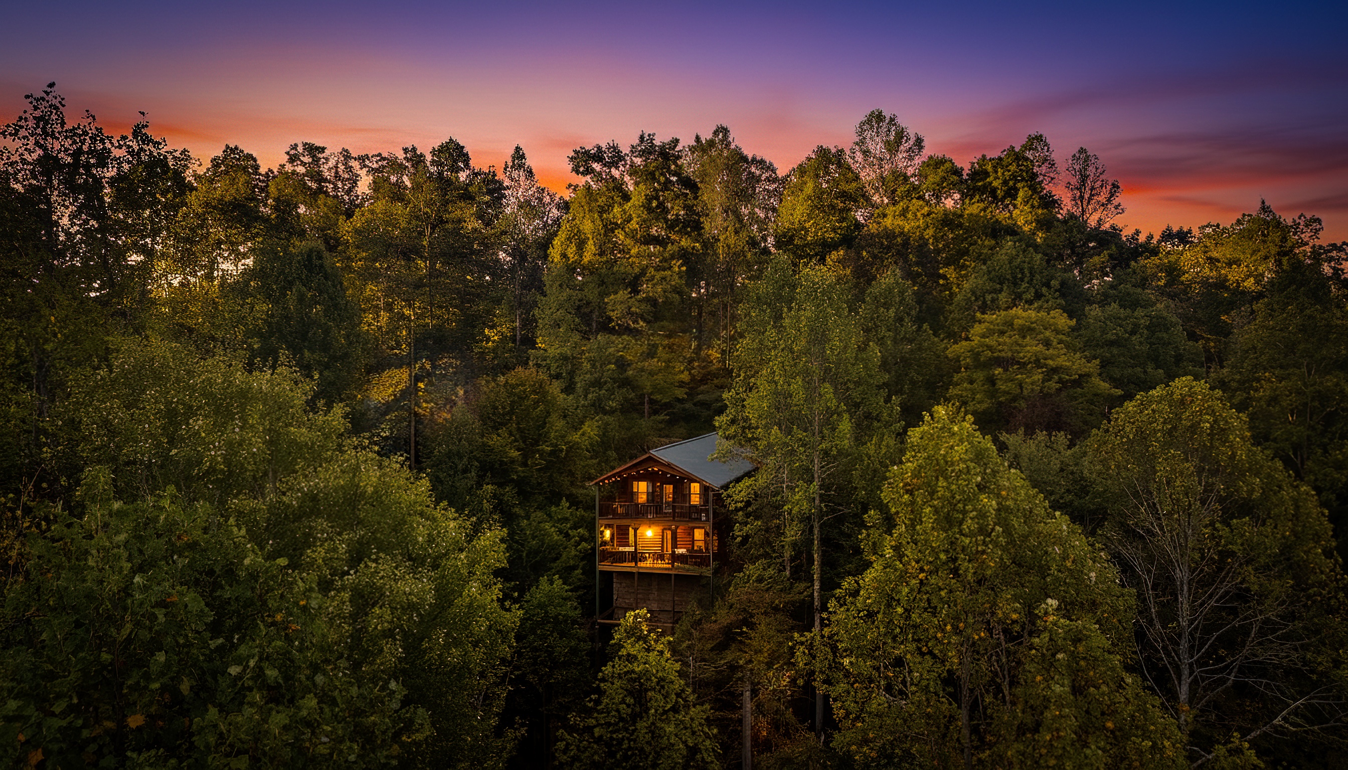 Nestled in the Arts and Craft District just 1 minute from the main road while still feeling very secluded and quiet. Its the perfect storm of in close to everything Downtown and yet Away from it all