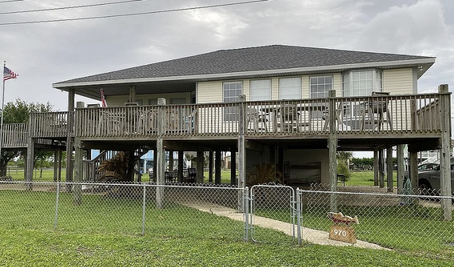 596aa2640b7b432fb0eecd15ed75774a | Beachhouse | Texas | TX | Vacation Homes | Galveston | Crystal Beach | Kokomo | Breezy Days | Beachfront Elegance | Sunrise Serenity | Southern Sands Property Management, LLC