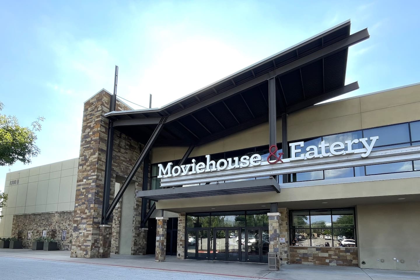 Ten minutes from the house - enjoy dinner and a movie at the Moviehouse & Eatery.