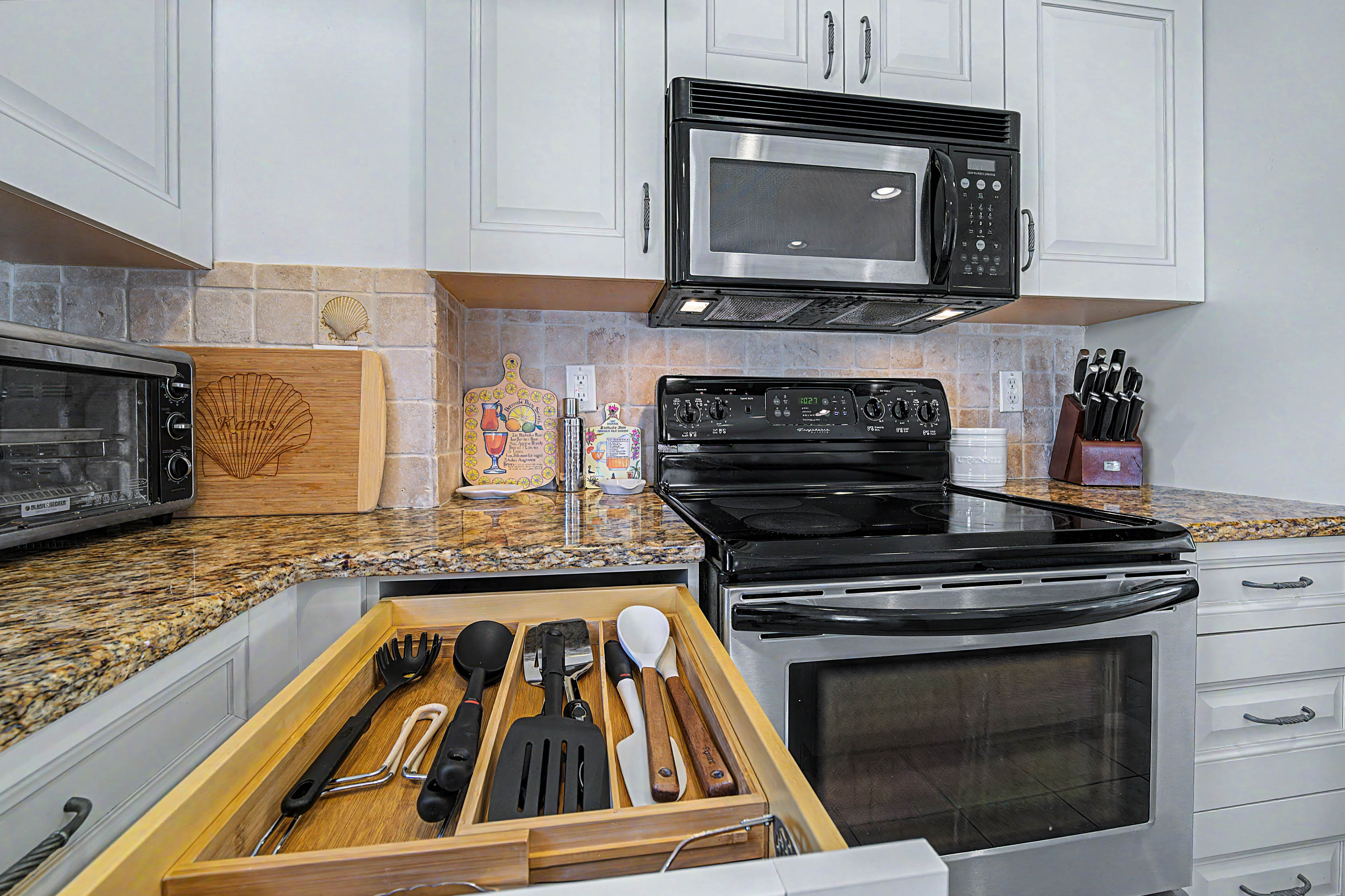 cooking_utensils_organizer_island