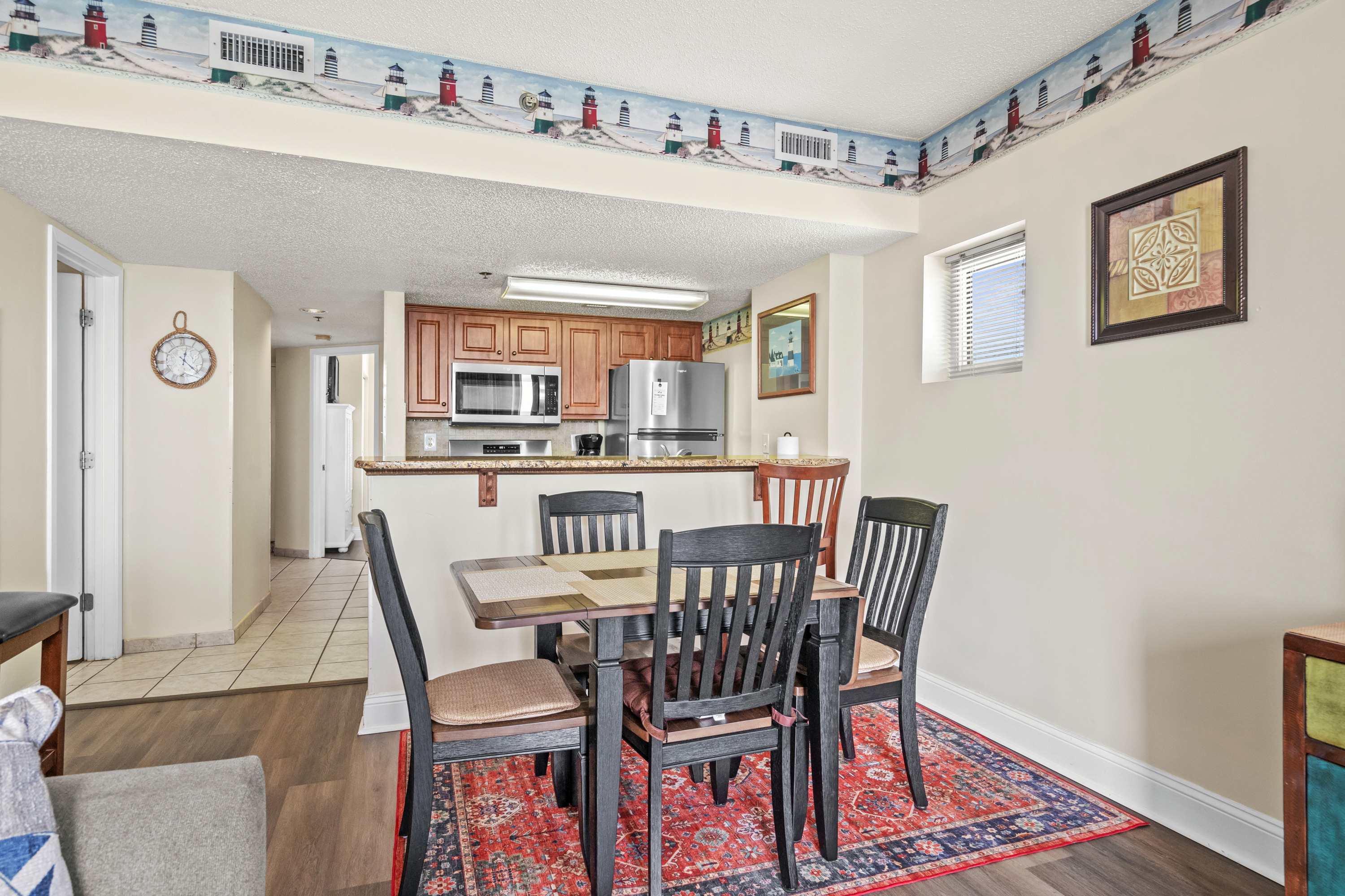 Full Kitchen with Dining Space