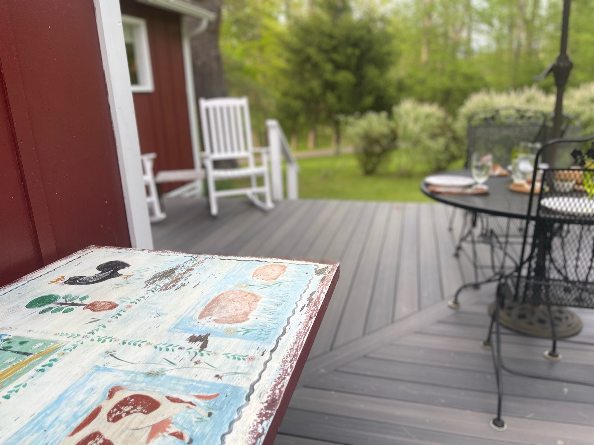 Twin Pines Slow down, enjoy the fresh air w/ friends & family shared between the 2 units