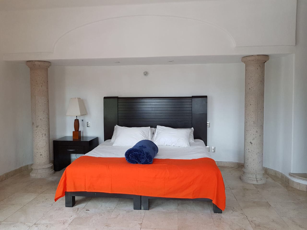 Suite 4 (1st Flr) - Bathroom King Bed 