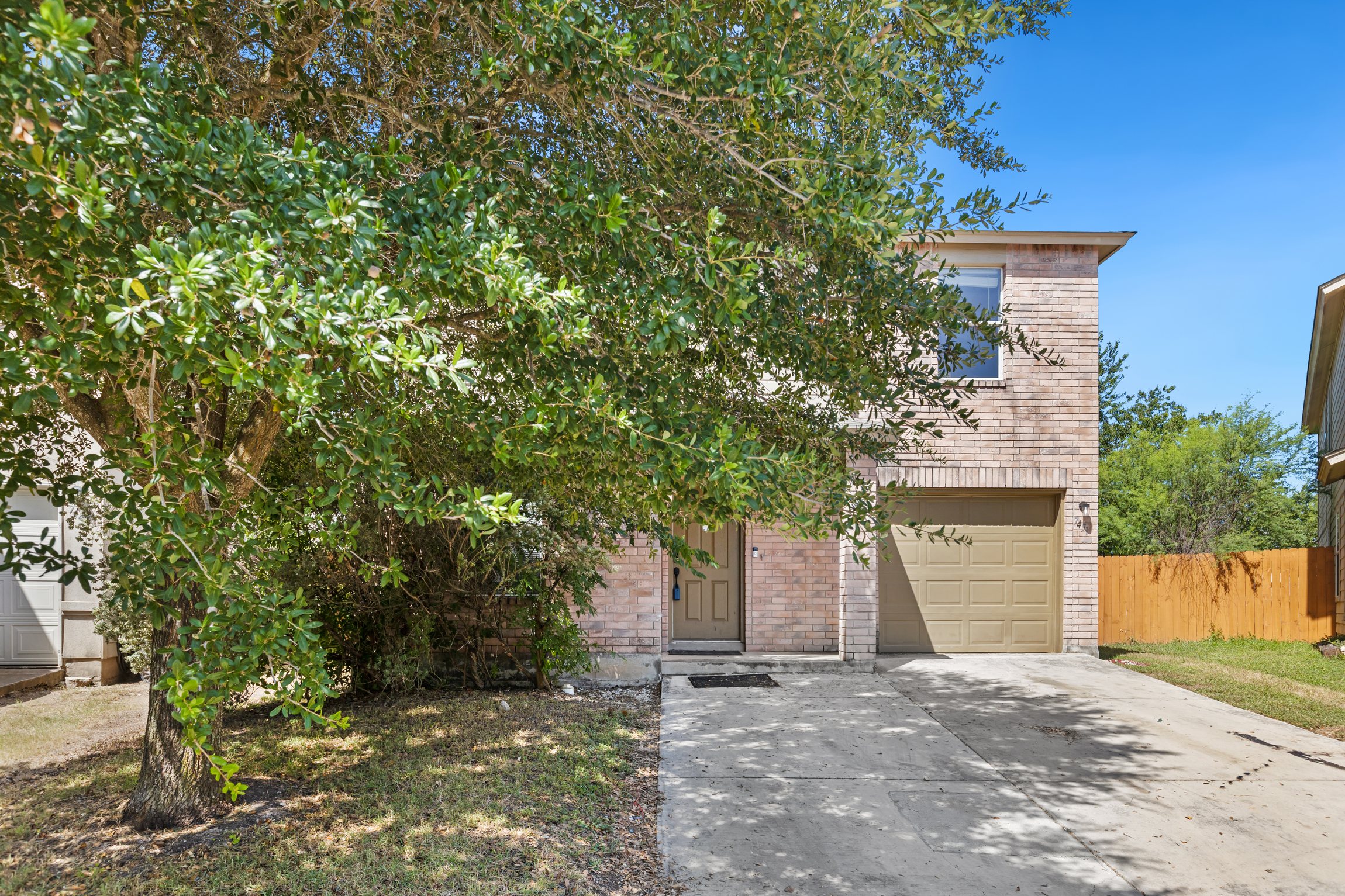 5BR/2.5BA vacation home in Northeast San Antonio sleeps 10. Private above-ground pool, fully fenced backyard, playground, BBQ grill, and Smart TVs in every bedroom. Ideal for families, groups, and military visits near Randolph AFB.