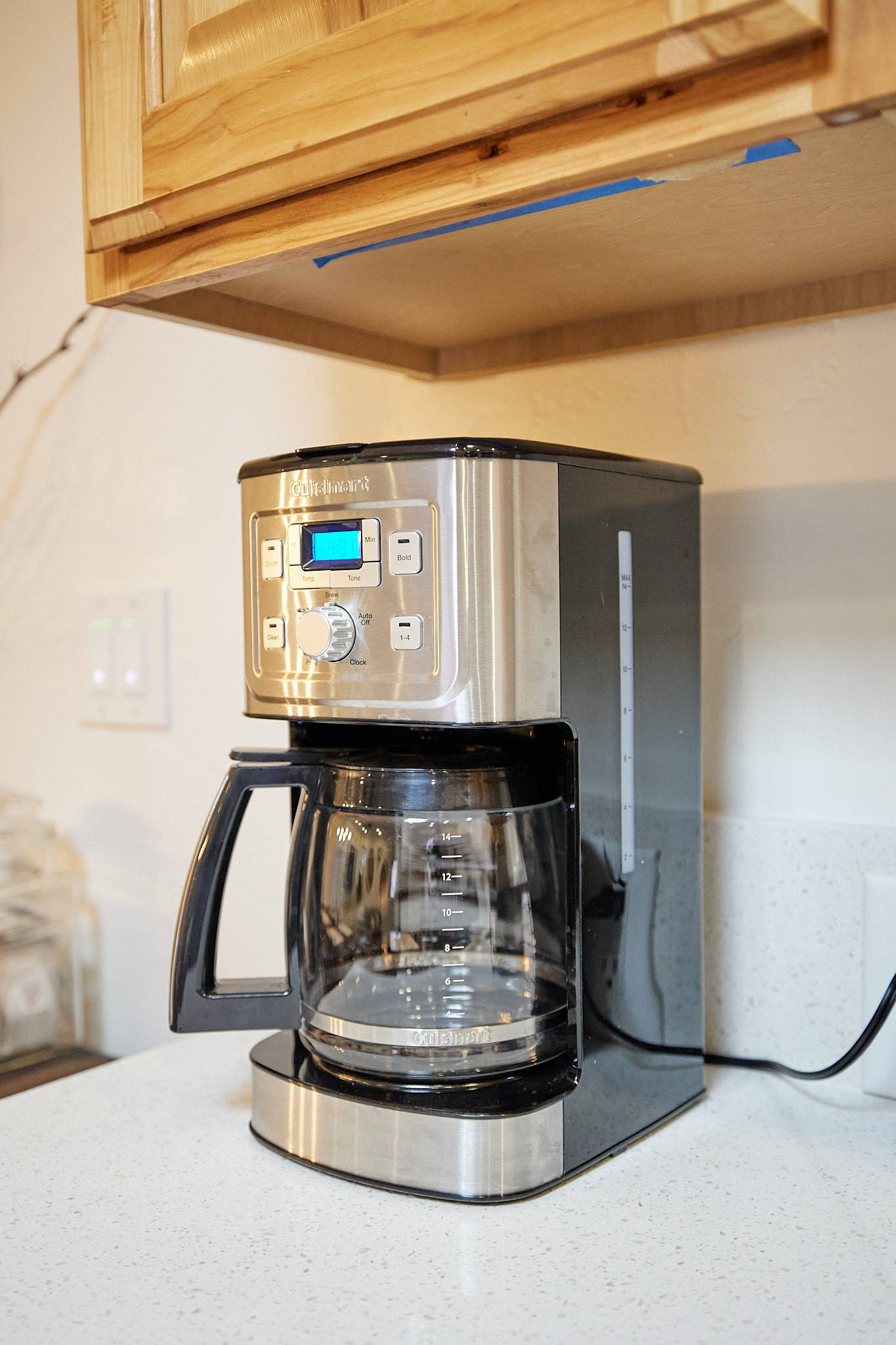 Coffeemaker, free coffee and sugar, sweetener provided