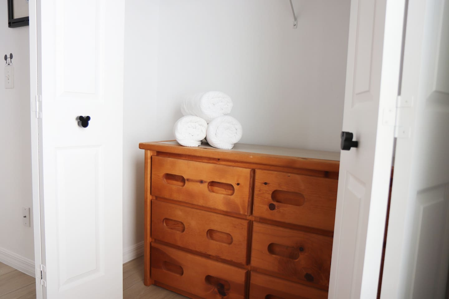 Drawer chest in closet with plenty of drawers to place your belongings during your stay