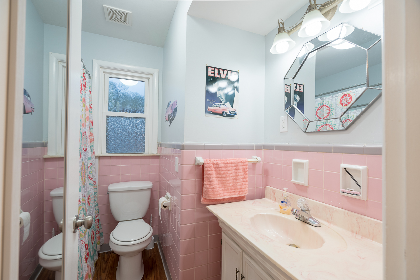 Main floor full bath, retro pink!