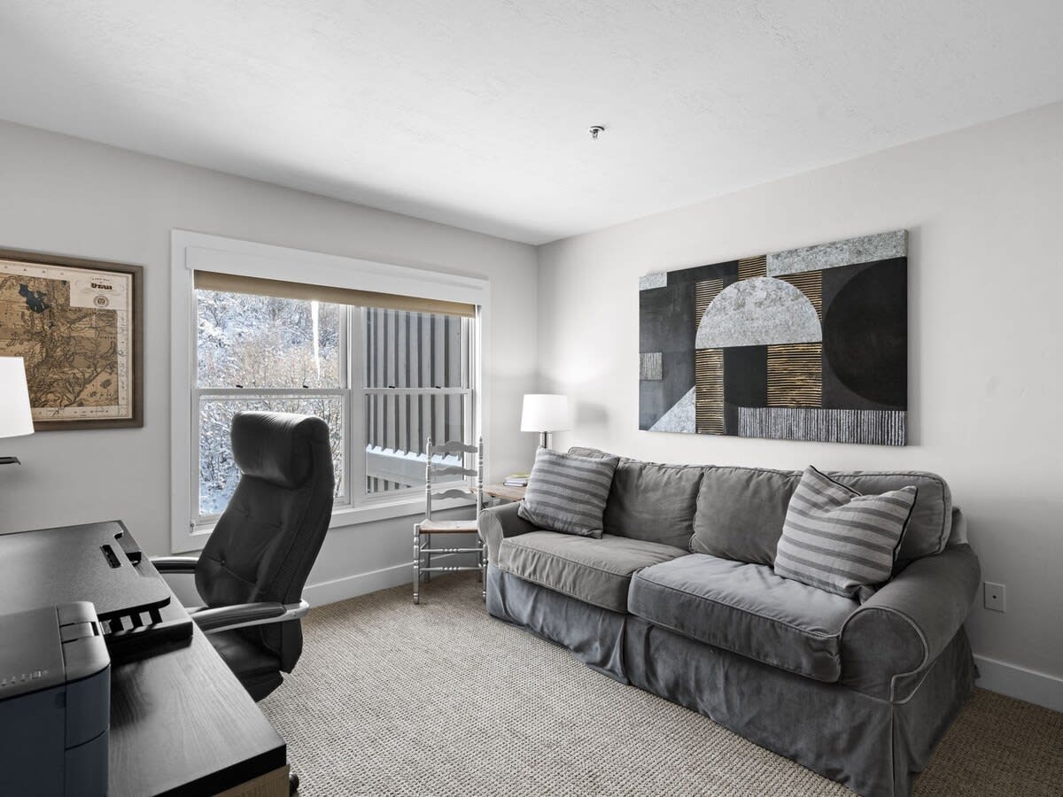 3rd Floor Bedroom/Office