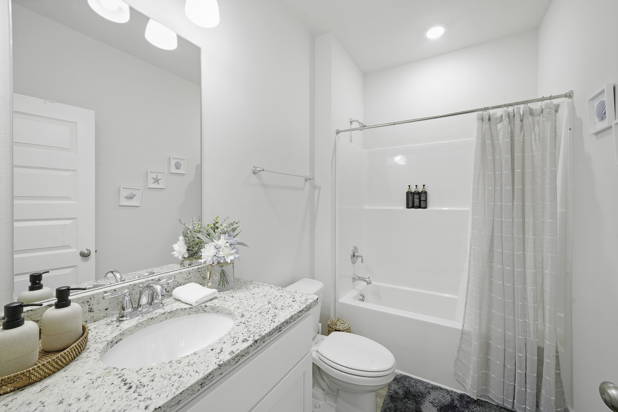 Full bathroom 2: Shower/Tub combo with shampoo, conditioner, and body wash