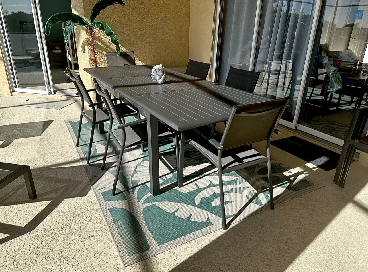 Ten seater outdoor dinning 