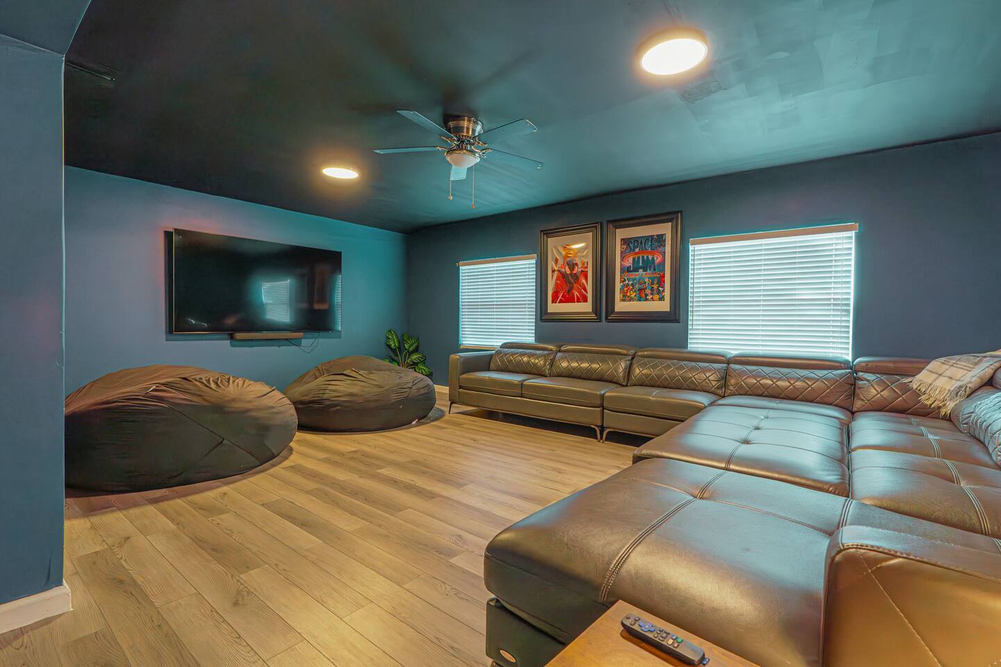 85-Inch Theater with Seating for 20