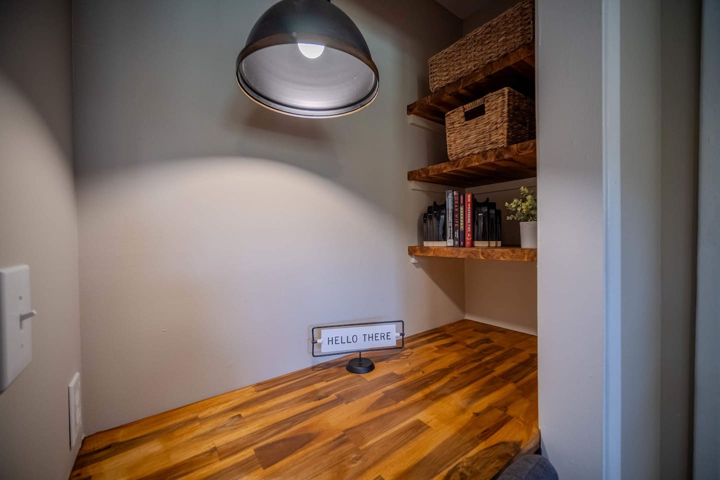 Desk | Quiet Workspace