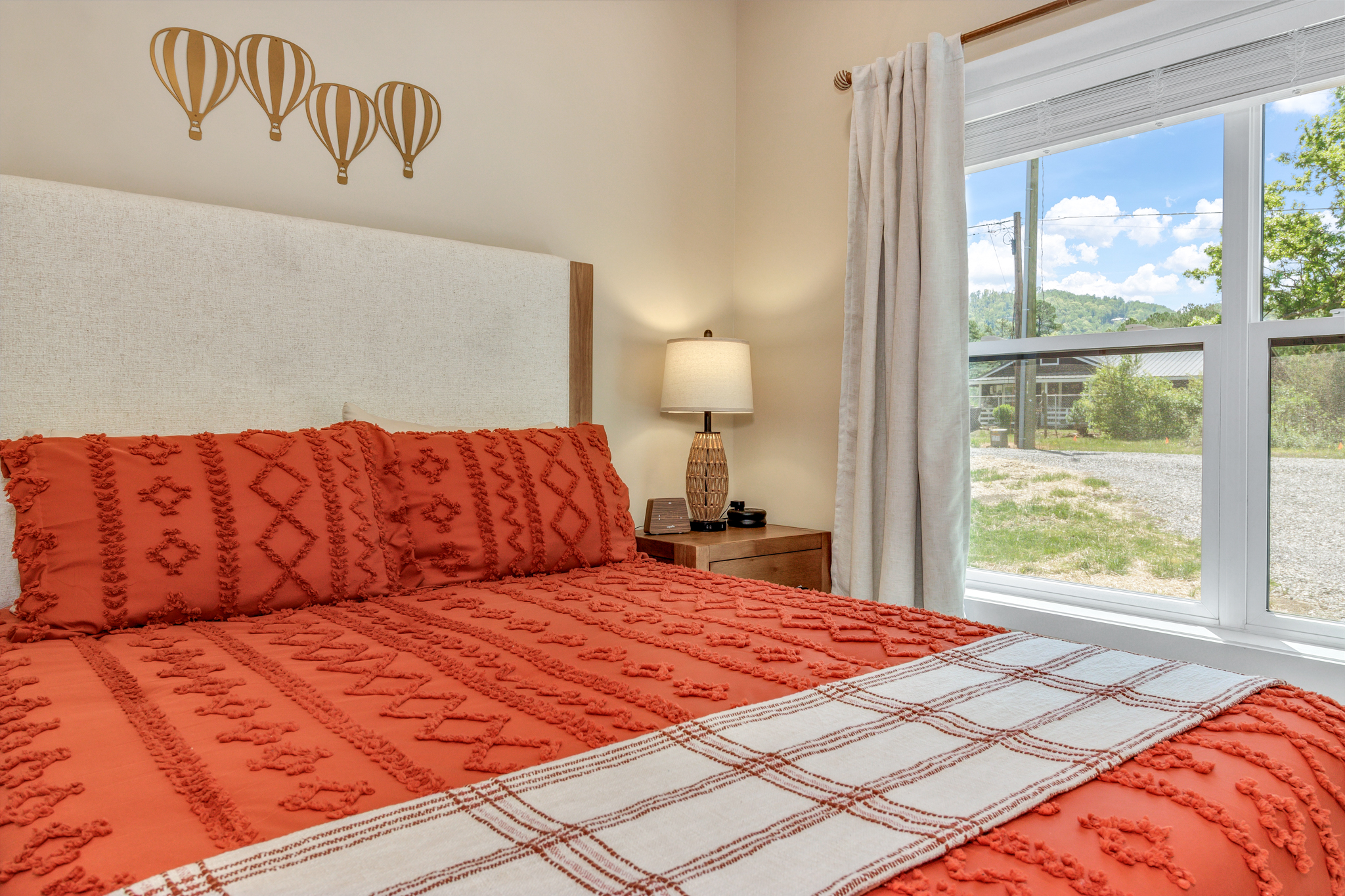 Second Bedroom - Queen