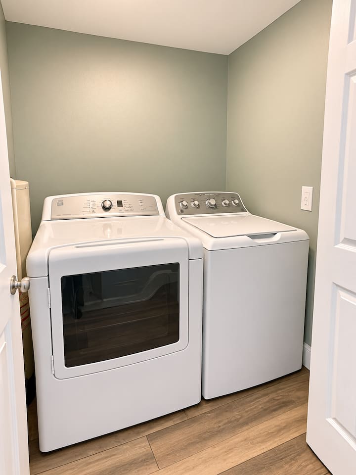 Laundry Room: Convenient machines for effortless beach towel clean-up between adventures!