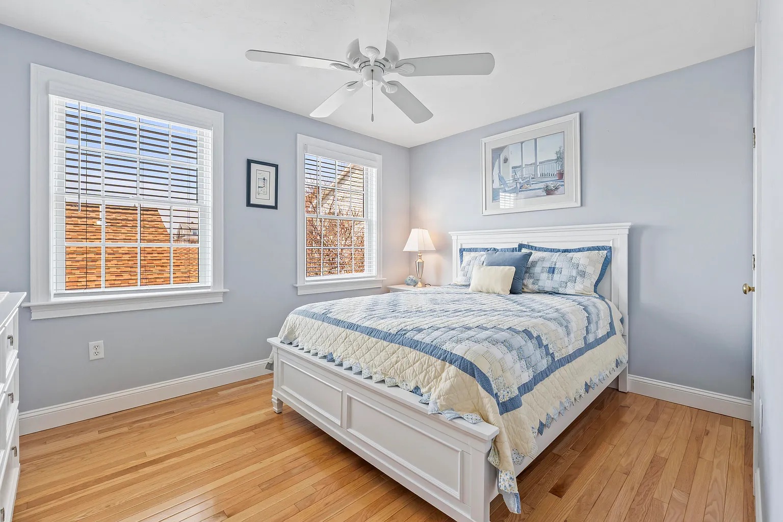 Second Floor Bedroom - queen bed