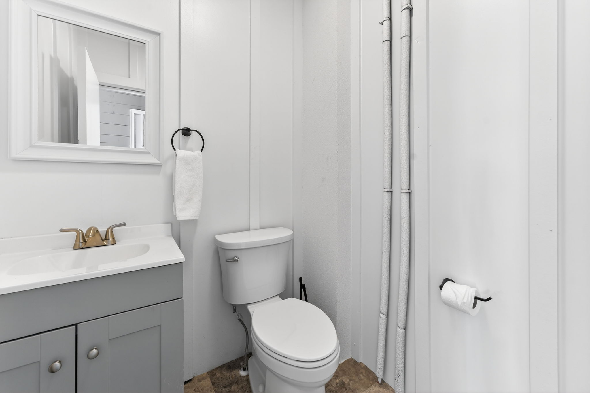 Pool Bathroom | On Beach Time | 6 30th Ave, Isle of Palms, SC | IOP Escapes