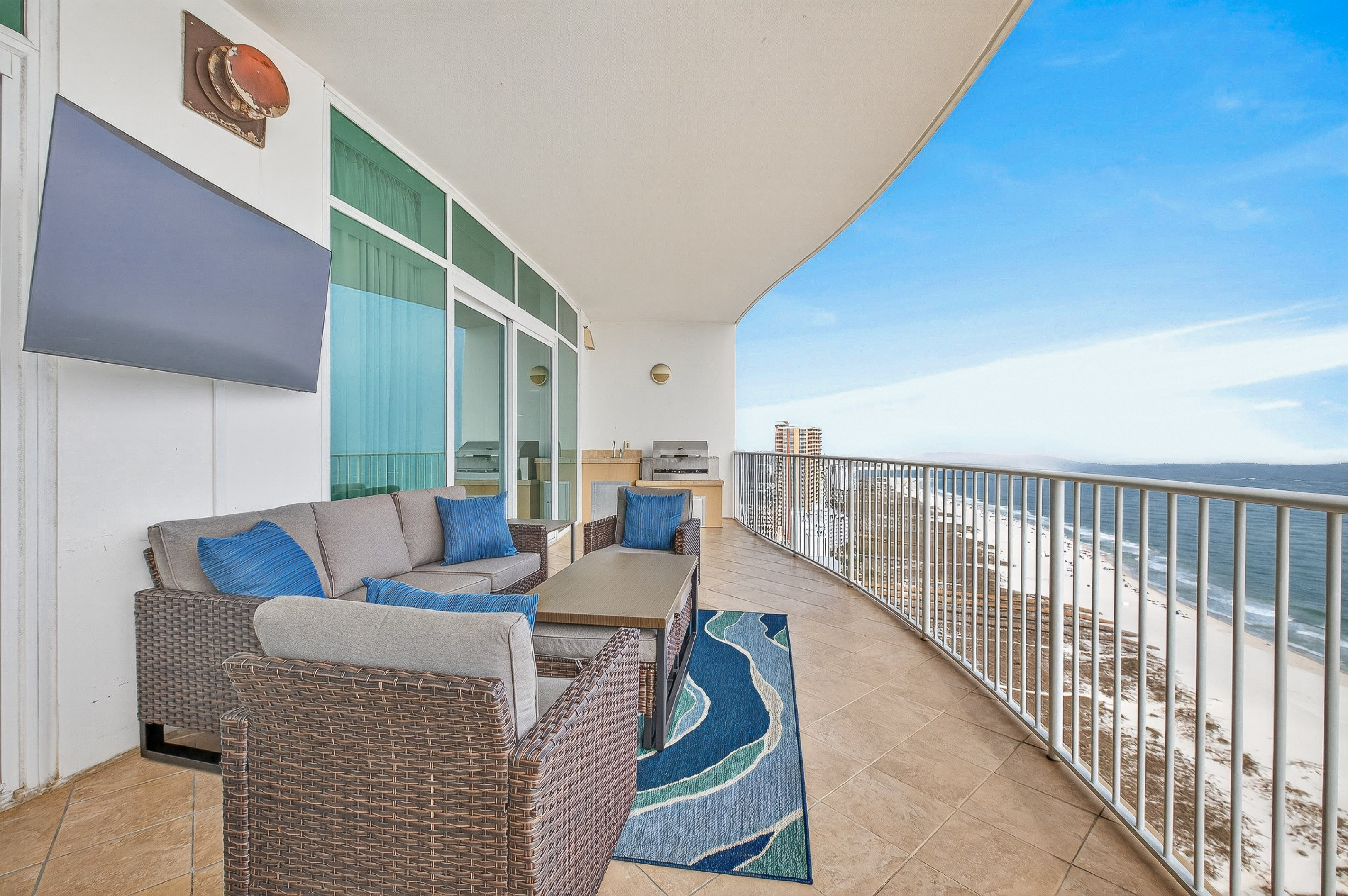 Private balcony, hot tub, TV