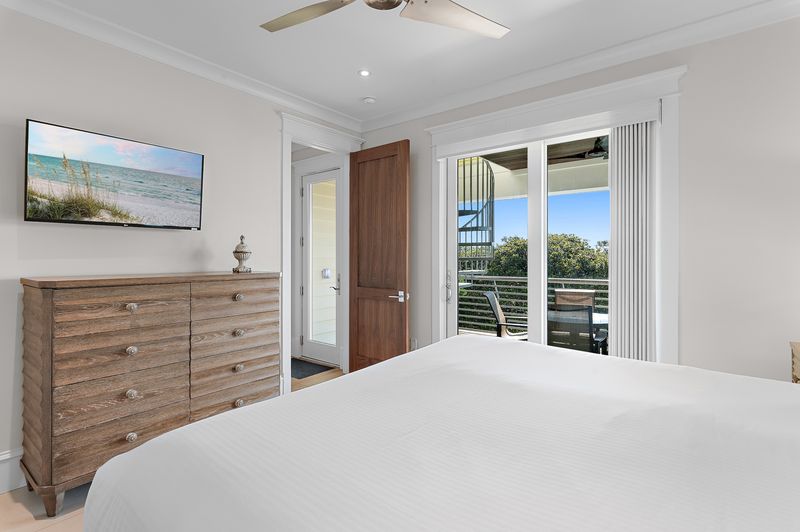 Bedroom 5 (Third Floor): King Bed with Private Bathroom 