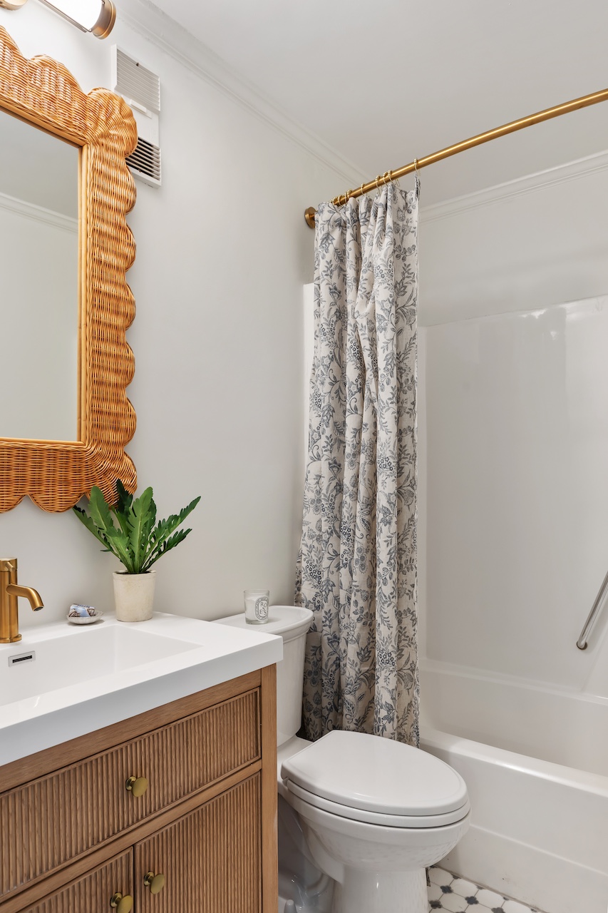 Full Bathroom  | 211C Oceanside Villas | Isle of Palms SC | IOP Escapes