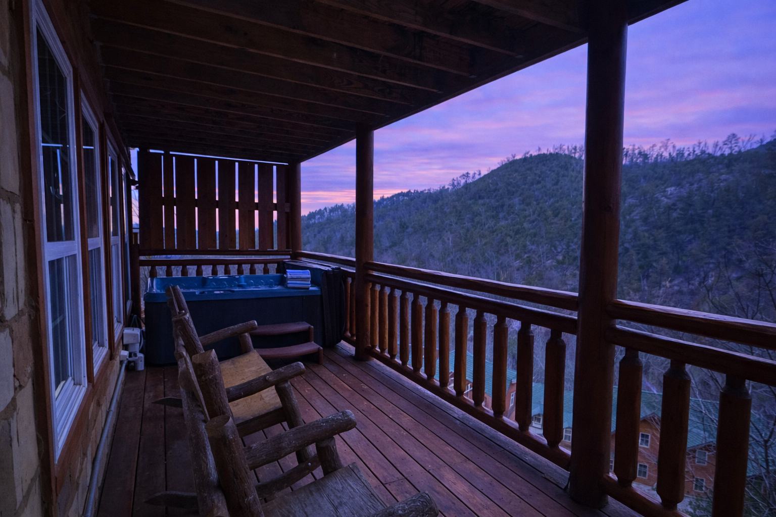 Private hot tub, classic rockers, and a sunset that never disappoints.
