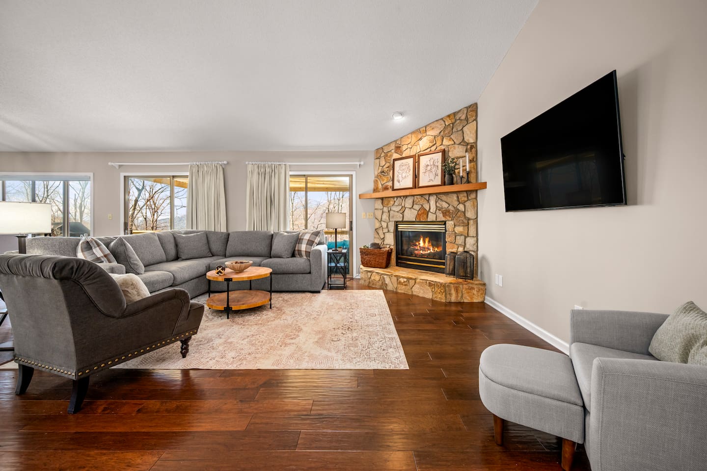 Spacious living room with fireplace