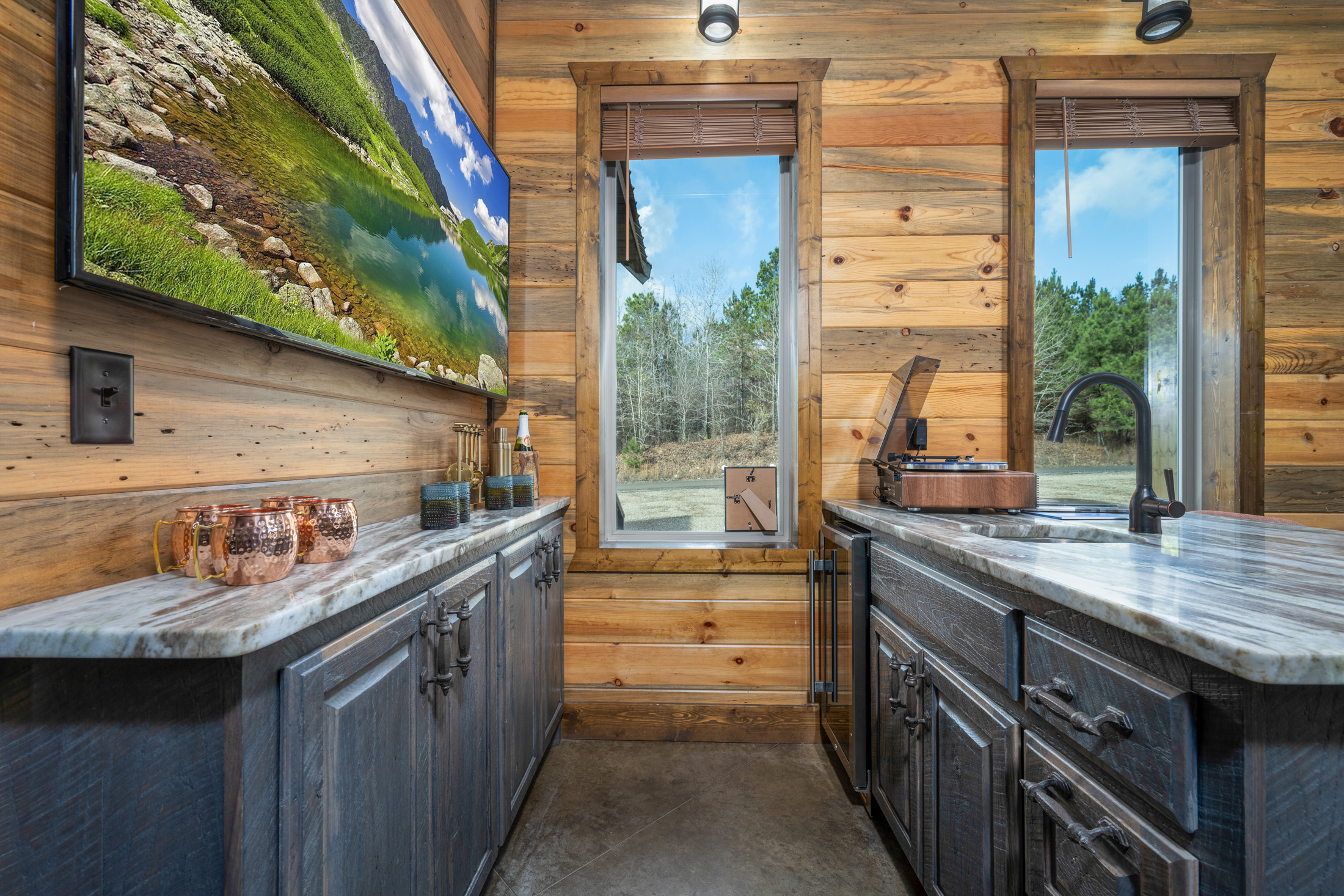 Bar area:  Modern amenities meet rustic charm with stunning views and stylish finishes!