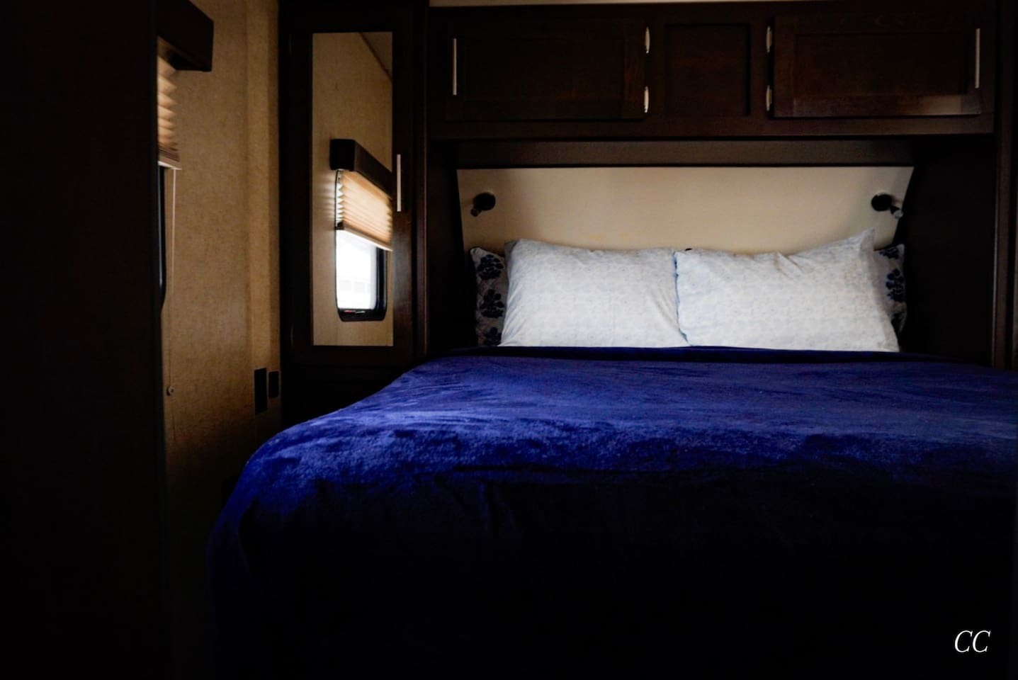 Queen size bed.
