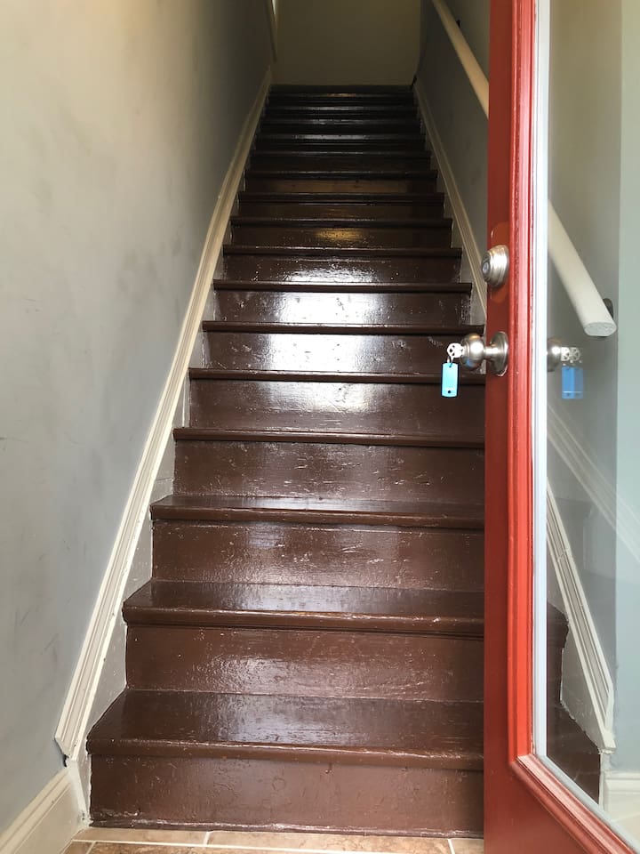17 Steps to the studio apartment