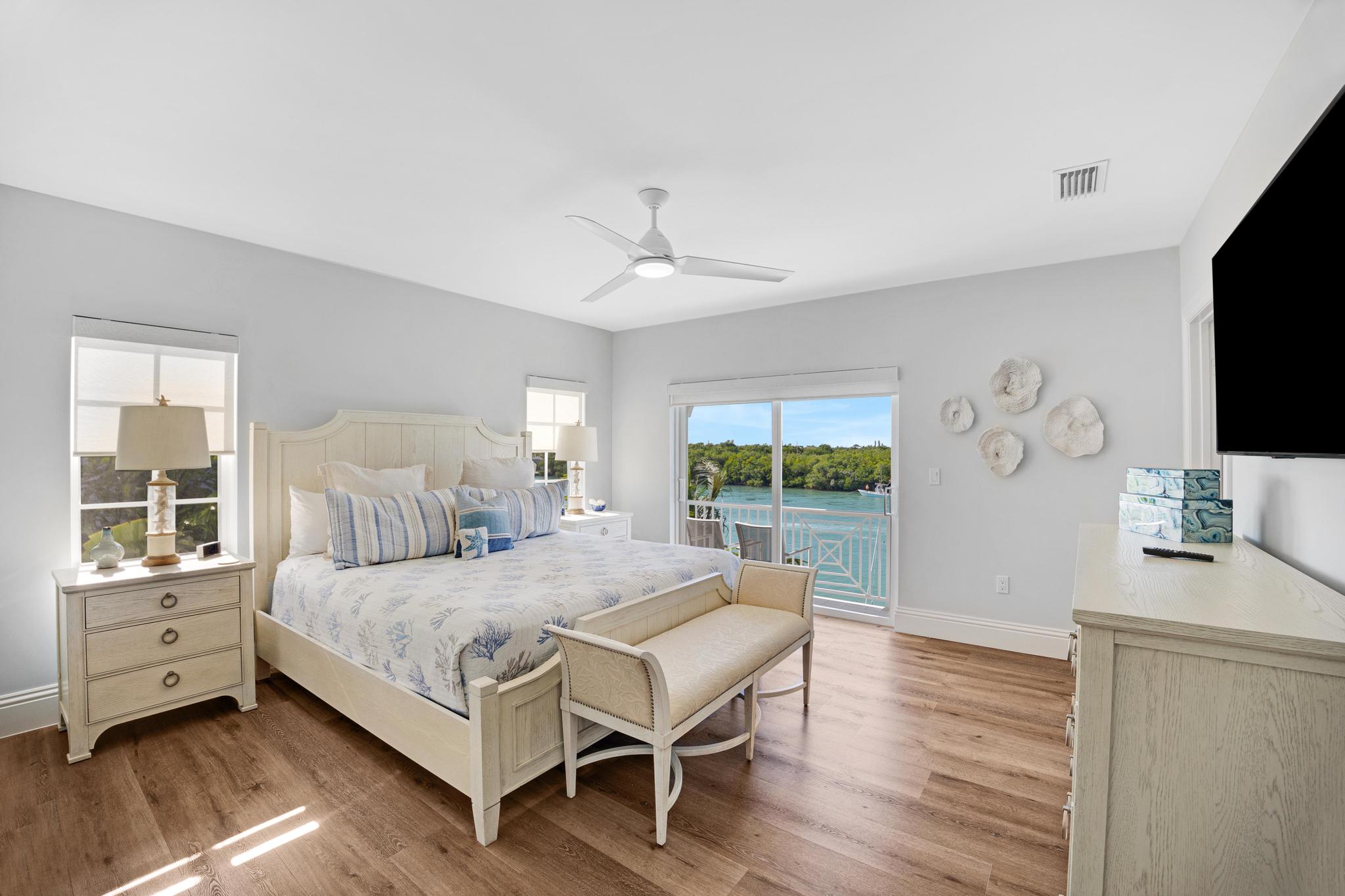 Master Bedroom, King Upstairs with Balcony