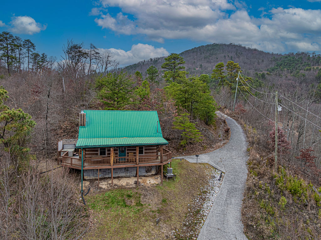 Cabin nestled in the Smoky Mountain forest
