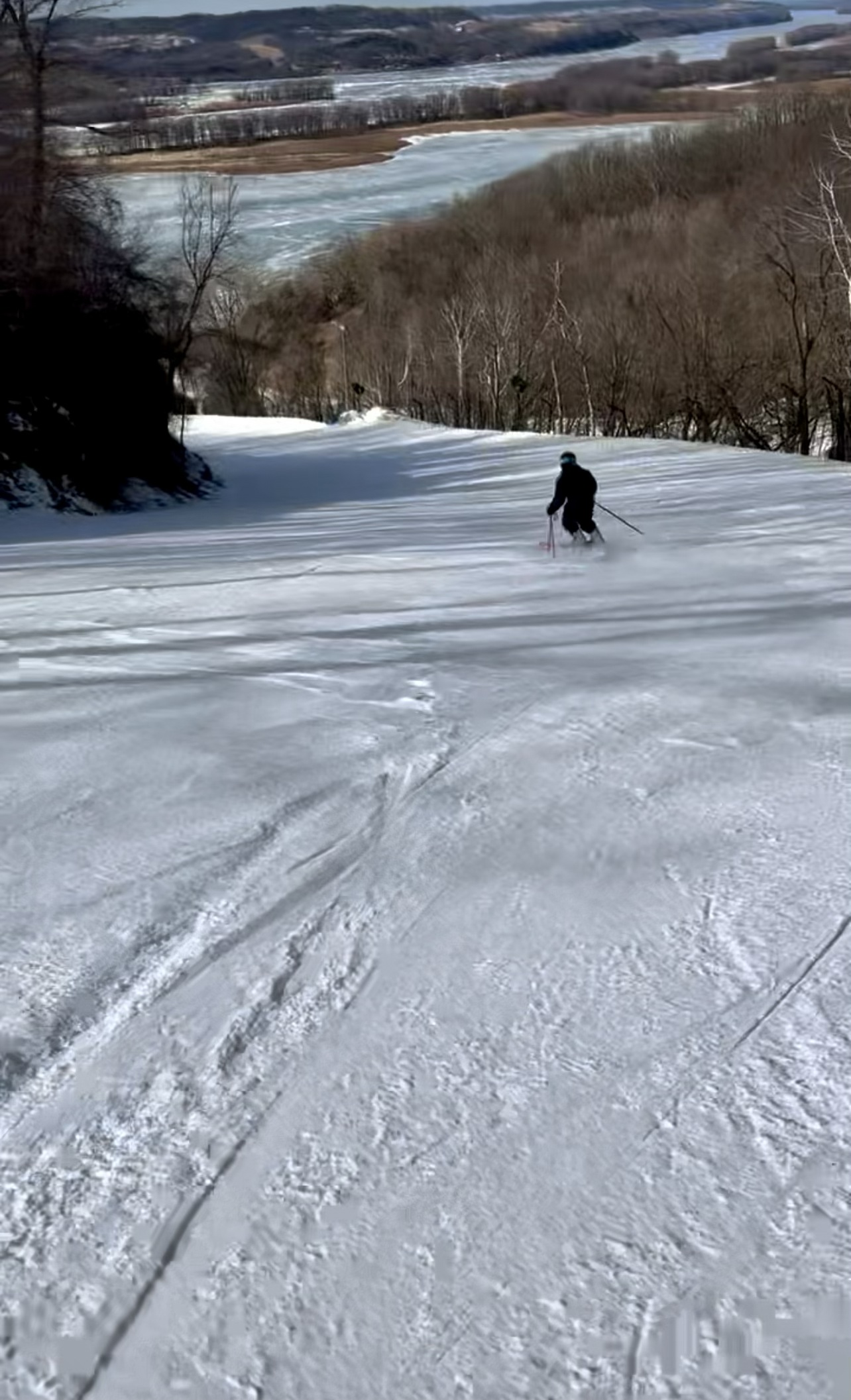 Great Skiing at Chestnut Mountain! 30 min away