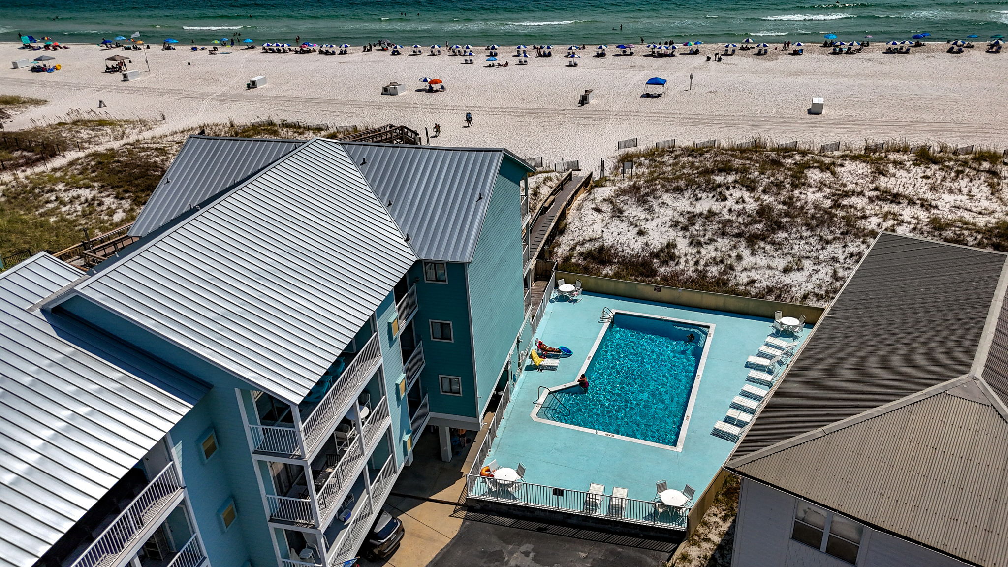 Pool & Beach