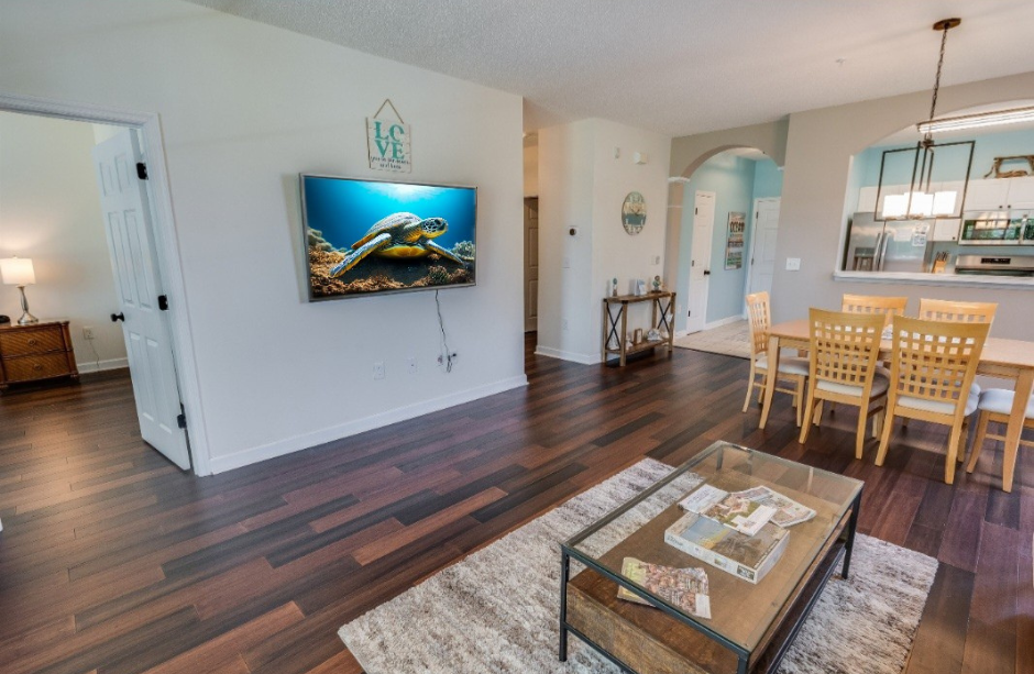 Large Living Room, Beautifully Decorated