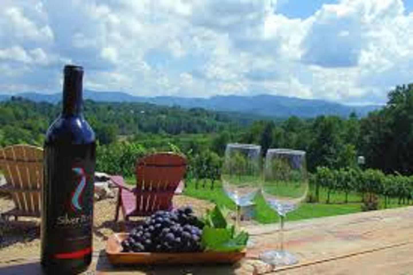 Many local wineries and breweries close to cabin.