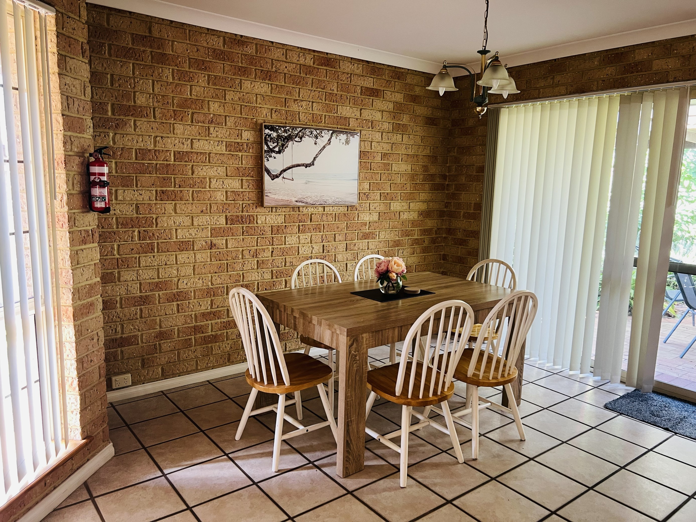 Indoor dining for 6 people (plus a highchair for the little ones)