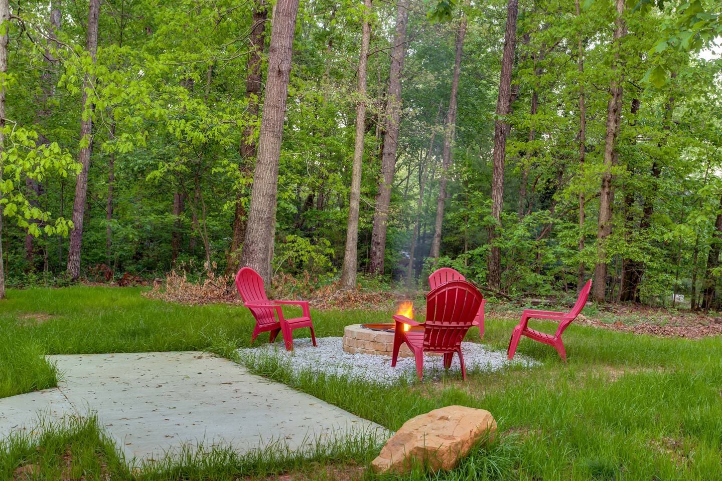 Fire pit with wheelchair access