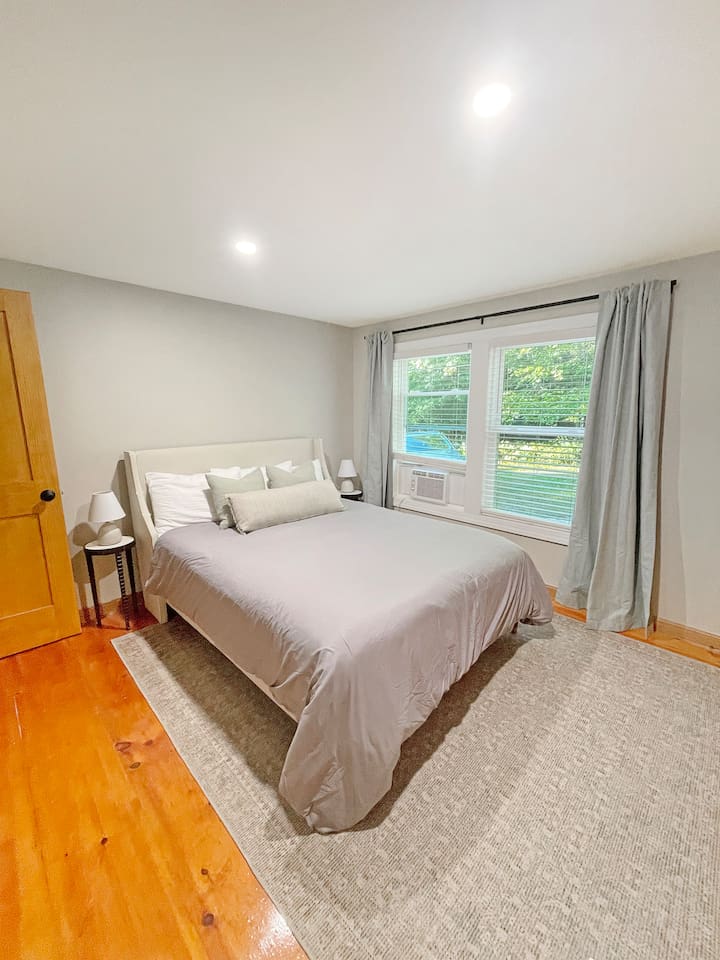 Comfortable queen size bed with in suite bathroom! 