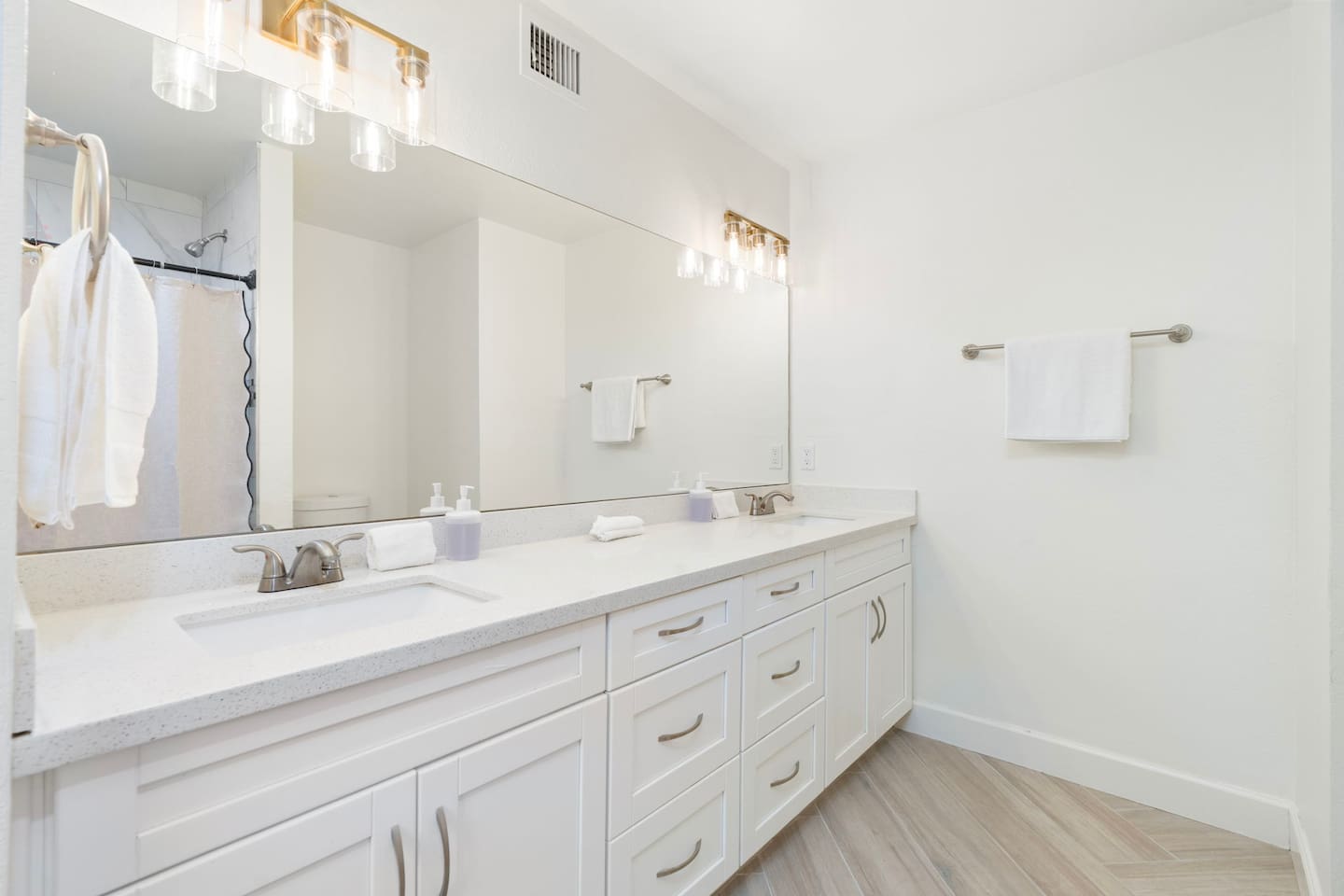 Bathroom with vanities for 2 if sharing isn't your thing!